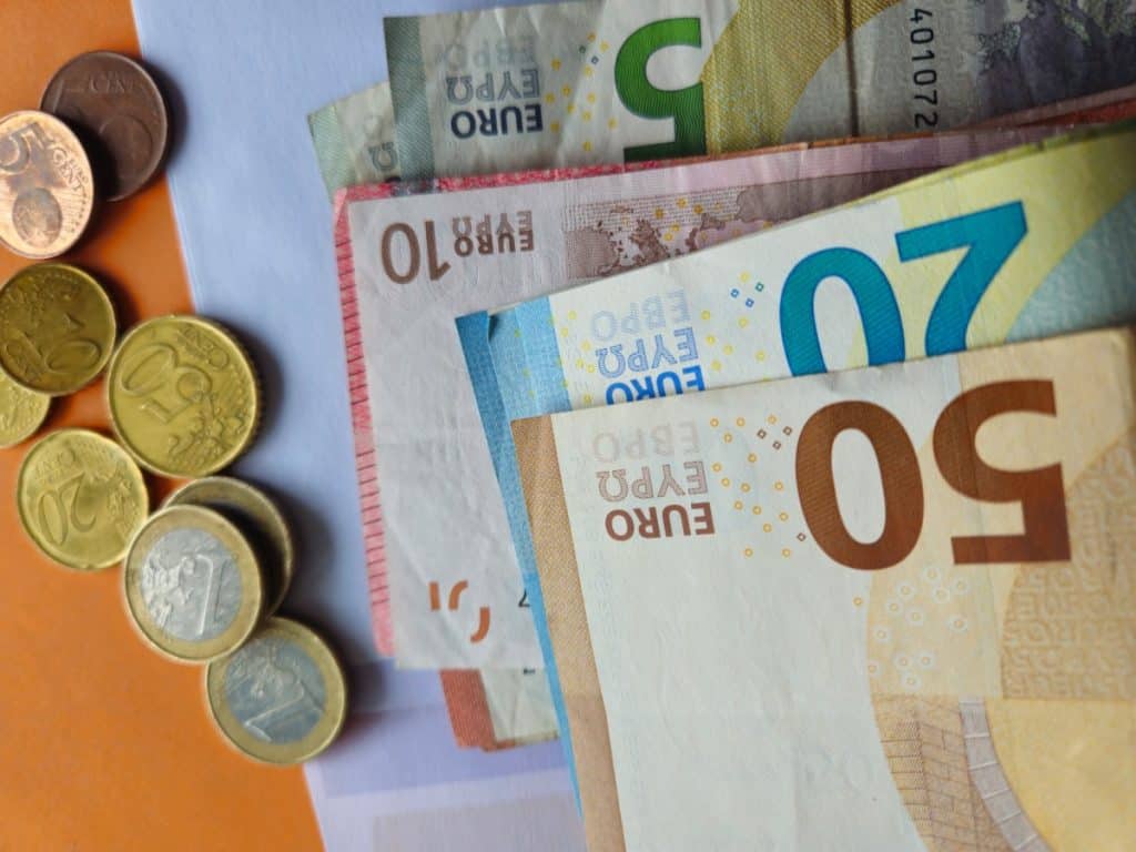 Kako se izogniti nepotrebnim bančnim stroškom Kako se izogniti nepotrebnim bančnim stroškom